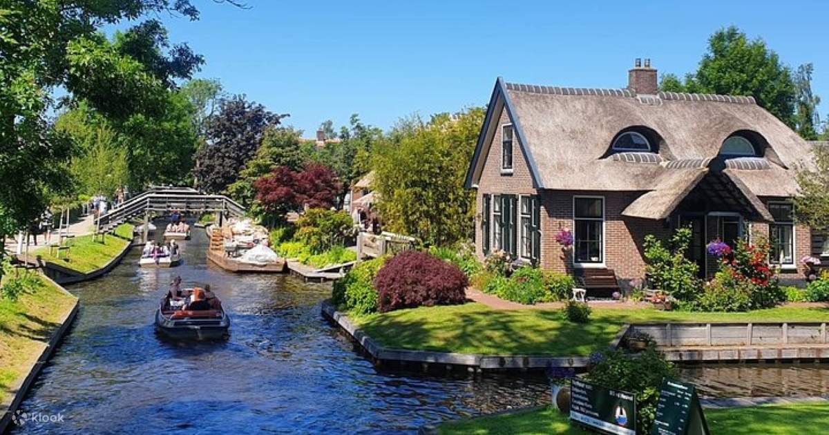 Discover the Charm Giethoorn and Zaanse Schans Day Tour from